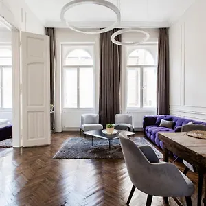 Opera With Free Parking, 2br2ba, Ac Apartment Budapest